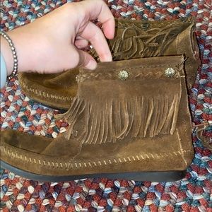 minnetonka fringe booties